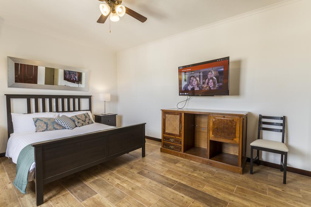 Holiday Lagos Hotel Room photo
